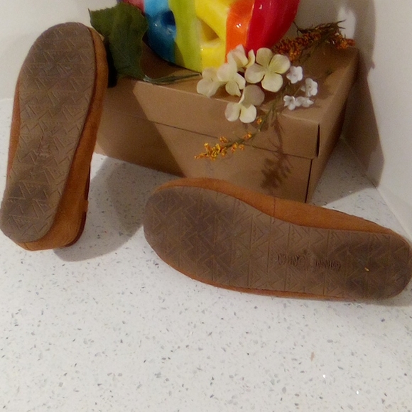 Classic Minnetonka Moccasins With Soles - Picture 4 of 13